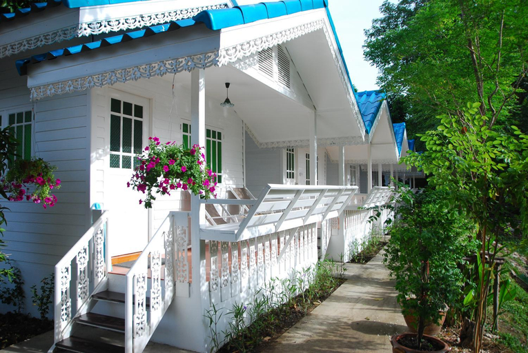 Exterior 12