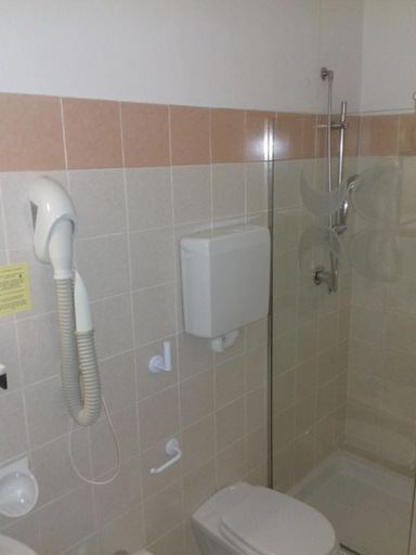 Bathroom 10