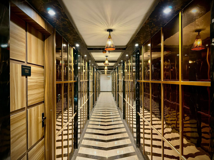 Others 4, Hotel Lata Continental, Kanpur Nagar