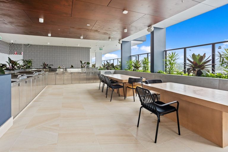 Food & Drinks 4, Stay Luxe Southport by Coastal Letting Company, Gold Coast