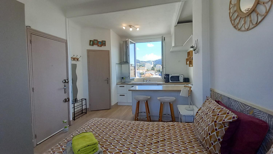 Bed, Palais Gounod, Alpes-Maritimes