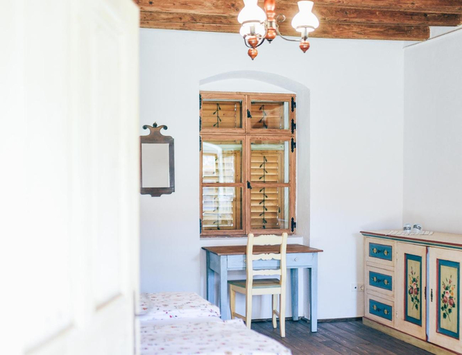 Others 2, Casa Schmidt, Bunesti