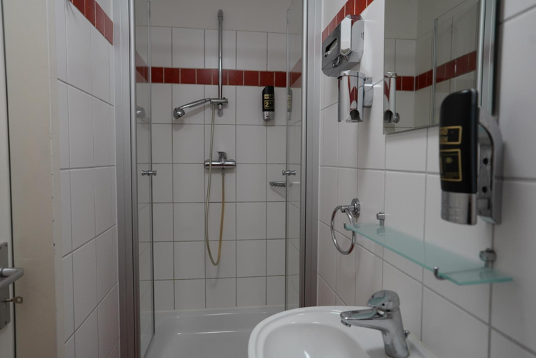 Bathroom 3, City Pension Berlin, Berlin