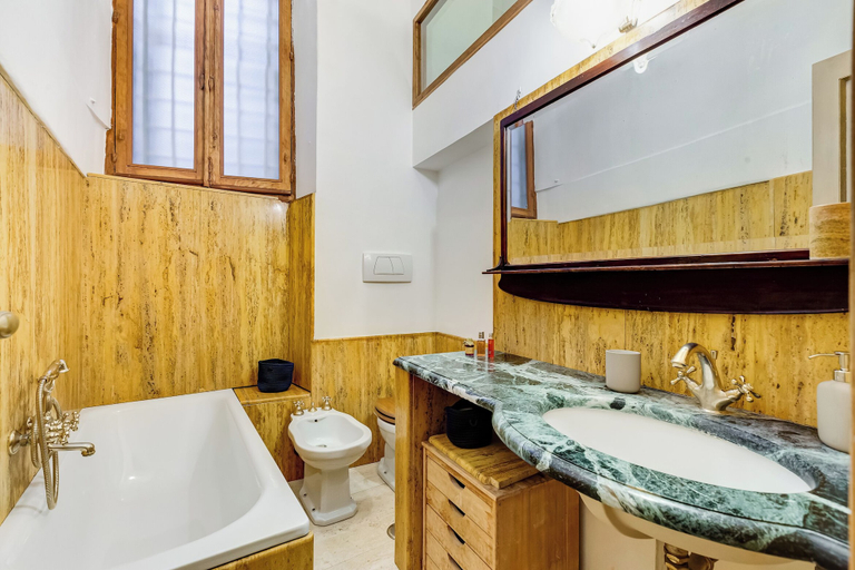 Bathroom 4, Historical Apartment near Piazza Navona, Roma
