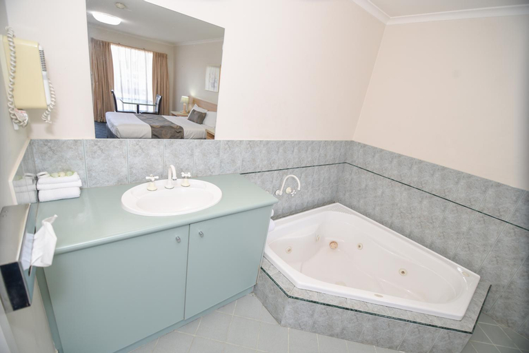 Bathroom 11