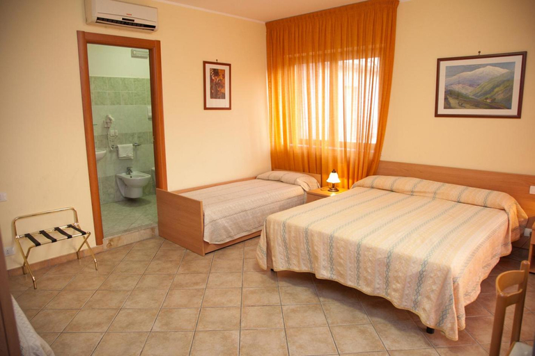Others 2, Caffe Nuovo 2 Holiday Rooms, Messina
