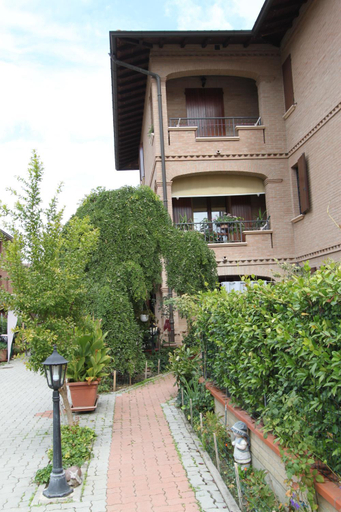 Others 4, B&B Le Ragazze, Modena
