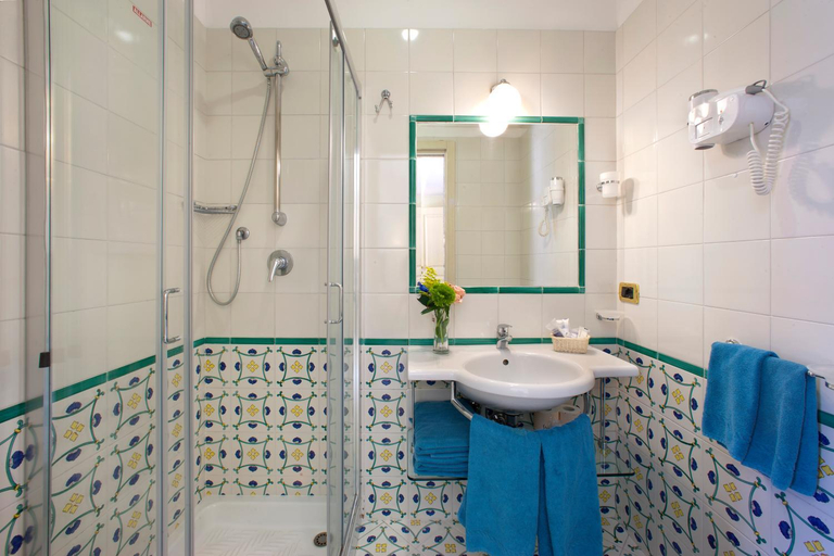 Bathroom 4, Hotel Del Mare, Napoli