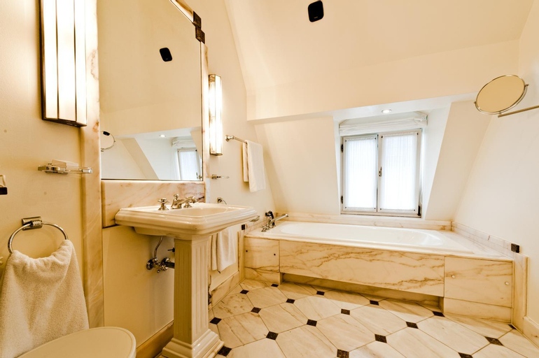 Bathroom 8