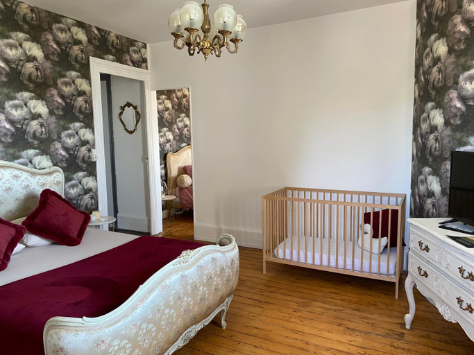 Bedroom 2, Gite de la Comtesse - Chateau de la Bouchatte, Allier