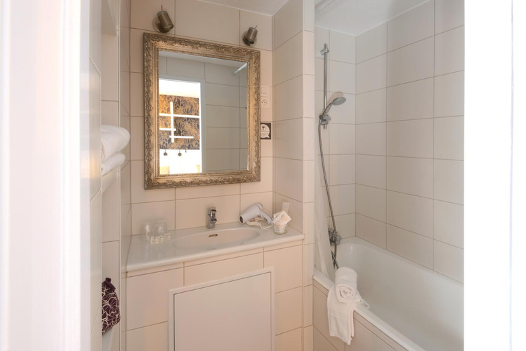 Bathroom 4, Hotel Arc-En-Ciel Colmar Contact Hotel, Haut-Rhin