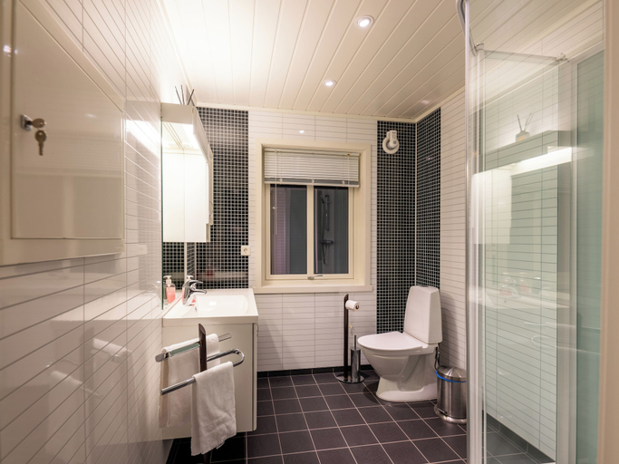 Bathroom 4, Ure Lodge, Vestvågøy