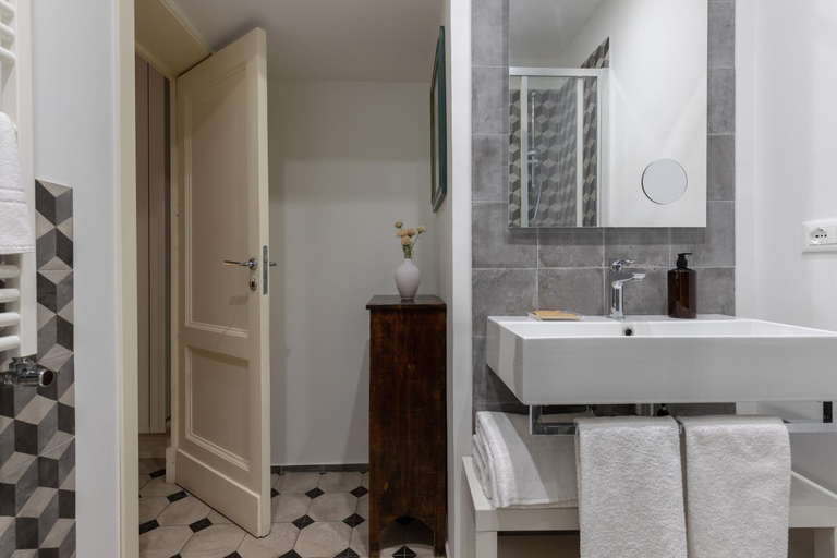 Bathroom 2, Viva Catania, Catania
