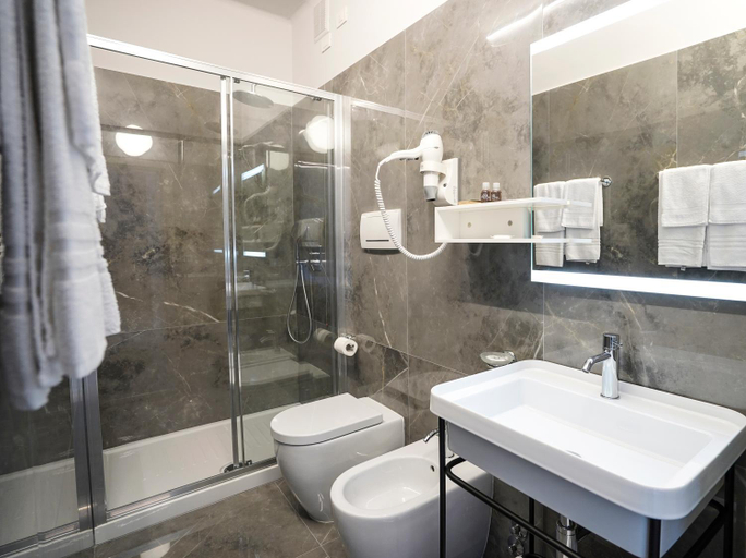 Bathroom 14
