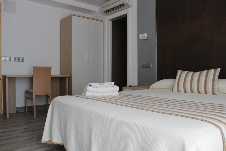 Others 5, Hostal Masin, Alicante