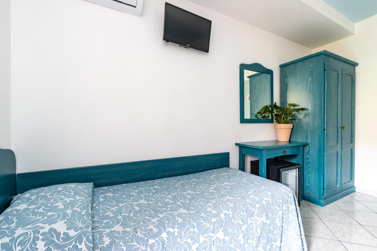 Others 5, Hotel Quasar, Nuoro