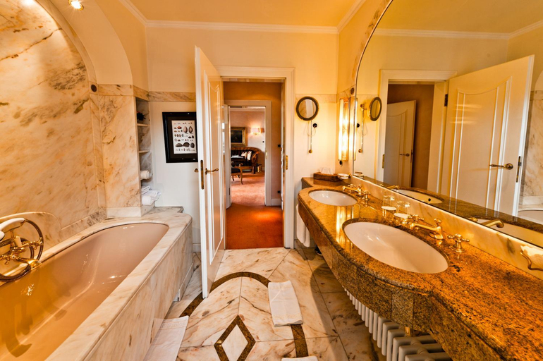 Bathroom 12