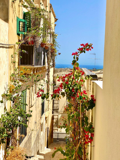 Others 5, Melodia3 Suites Noto, Syracuse