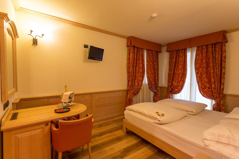 Bedroom 4, Hotel Arisch, Sondrio