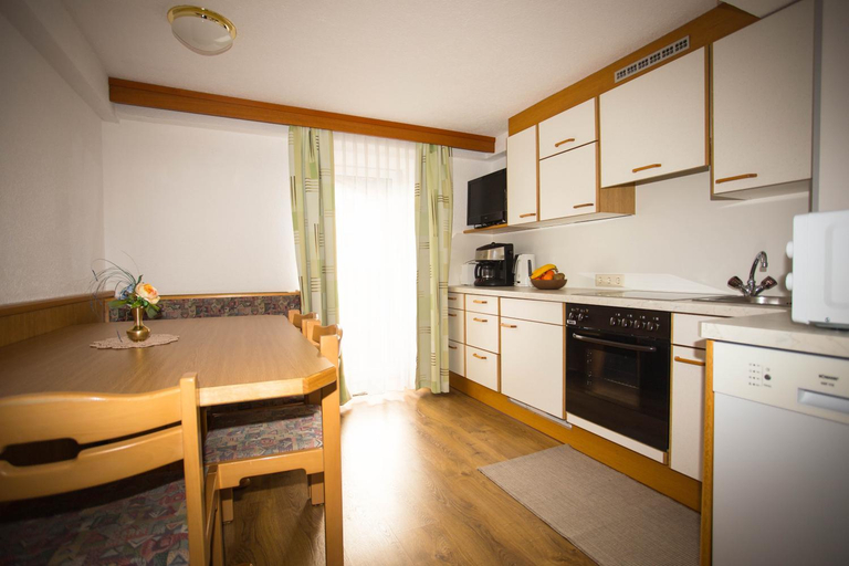 Others 5, Haus Enzian, Imst