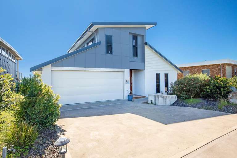 Eclipse Absolute Beachfront with Stunning Views, Shoalhaven - Pt B