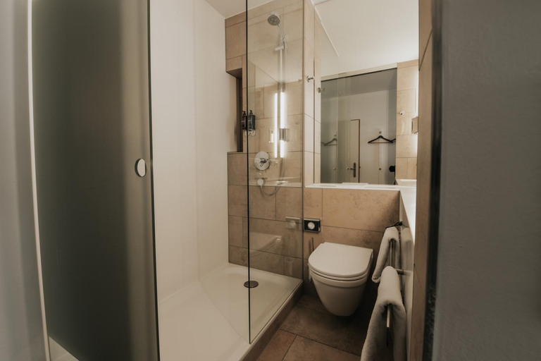 Bathroom 2, Design Hotel & Restaurant Lowen, Ulm