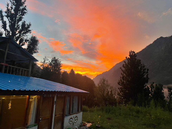 Exterior & Views 1, Zevibes Cafe & Homestay, Kullu
