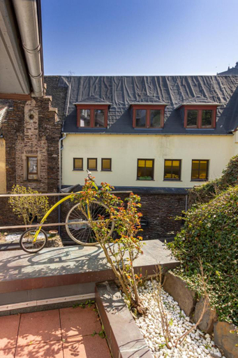 Exterior 3