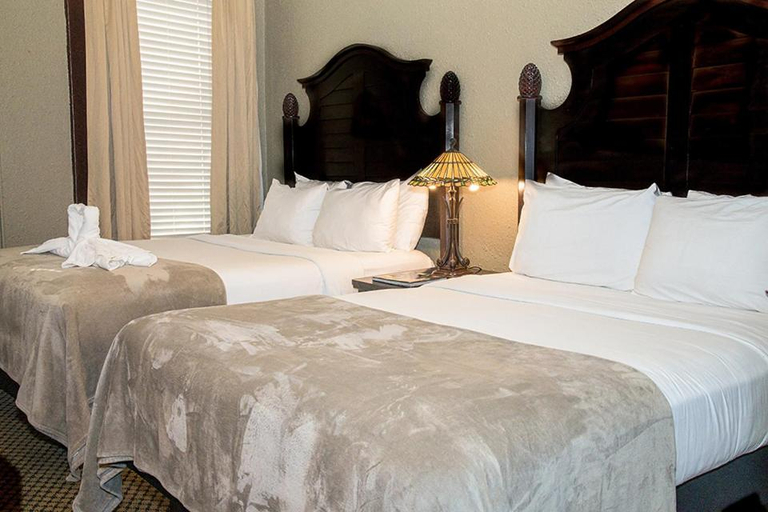 Bedroom 2, Basin Park Magnuson Grand Hotel, Carroll