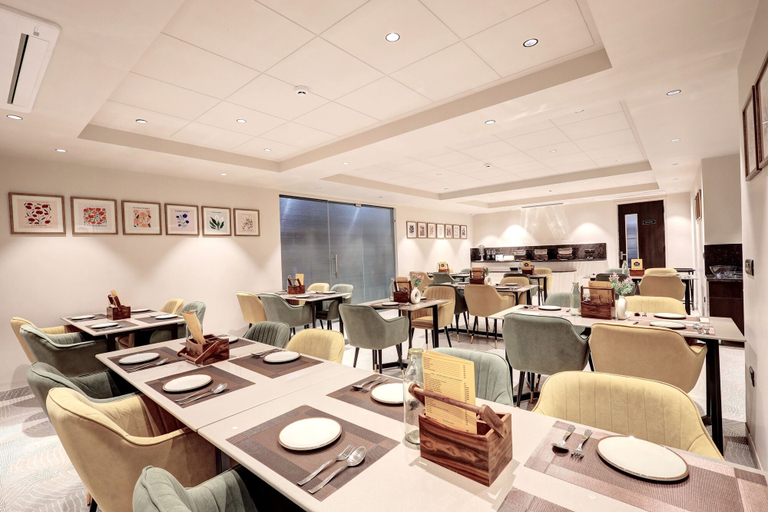 Food & Drinks 5, Saltstayz Premier – Golf Course Road & Sector 42, Gurgaon