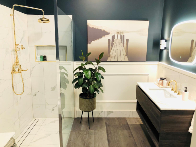 Bathroom 4