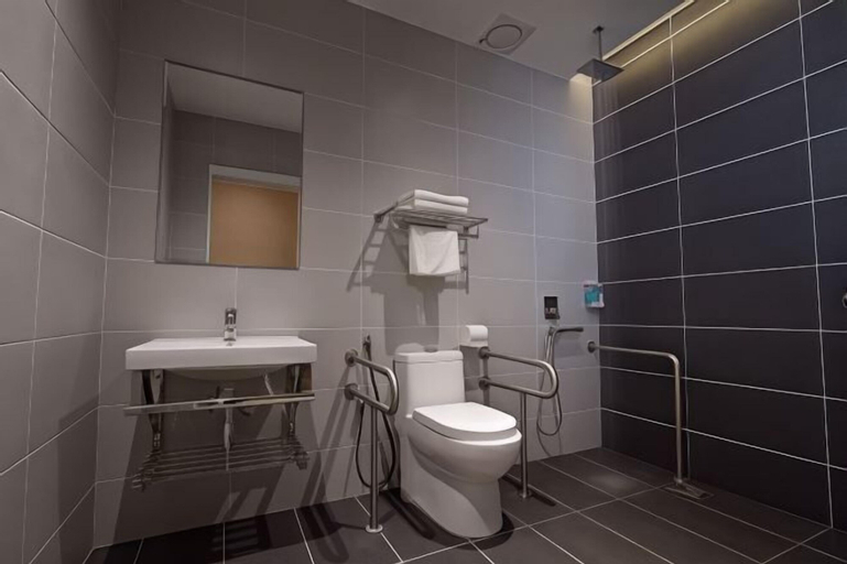 Bathroom 7