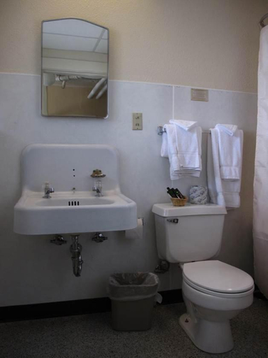 Bathroom, Glacier Park Lodge, Glacier