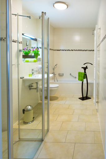Bathroom 3, Hotel Weisse Elster, Burgenlandkreis