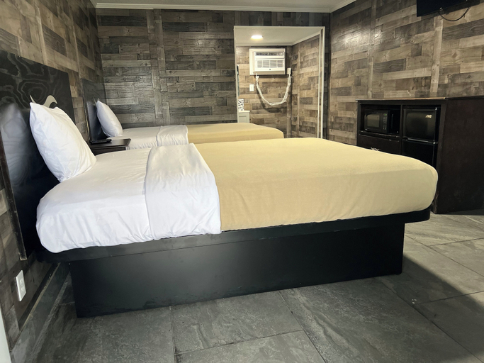 Bedroom 5, BEVERLY MOTEL, Mobile