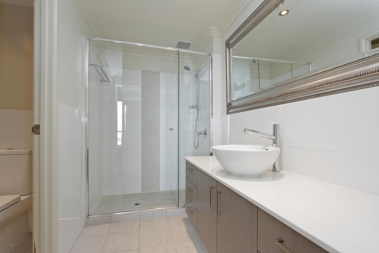 Bathroom 10