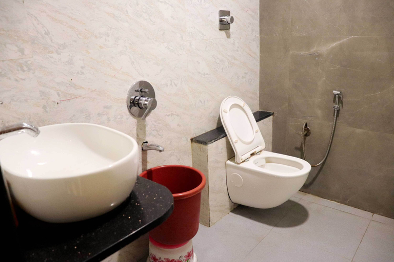 Bathroom 4, Hotel Gayatri Palace, East Nimar