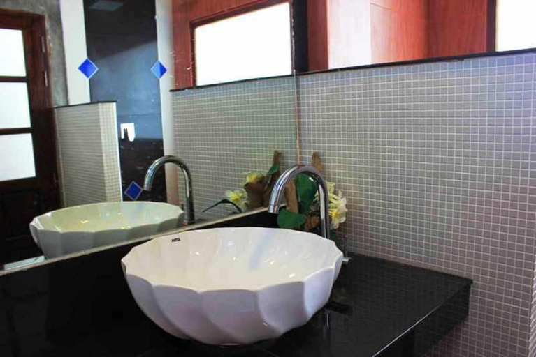 Bathroom 8