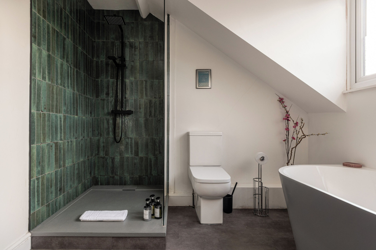 Bathroom 3, Lowell Street - Cosy 2 BD in Worcester, Worcestershire