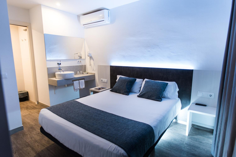 Bedroom 2, Hostal Ribas, Girona