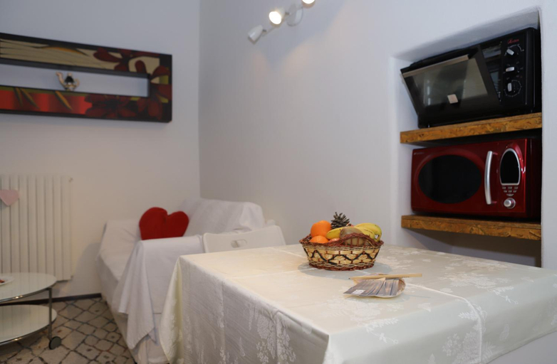 Others 5, La Petite Maison, Bari