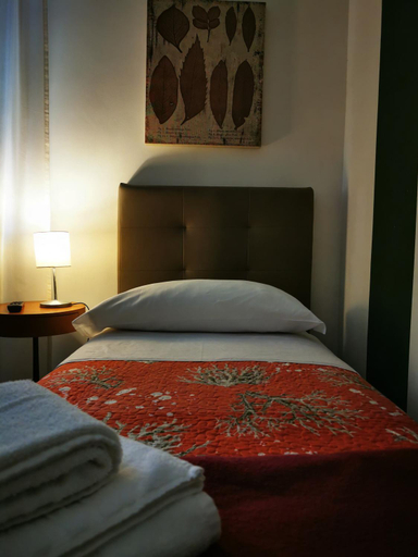 Others 3, Affittacamere Room ospedale Maggiore, Parma