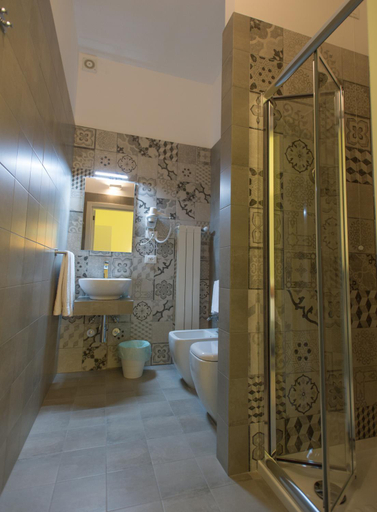 Bathroom 2, Luci del Salento Guest House, Lecce