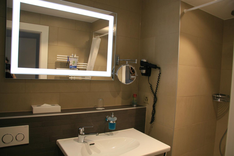 Bathroom 4