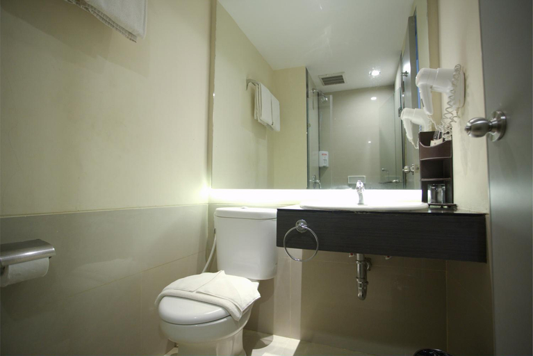Bathroom 18