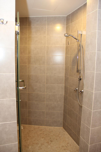 Bathroom 11