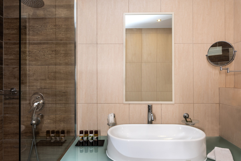 Bathroom 5, Kassandra Bay Resort, Suites & SPA, Thessaly