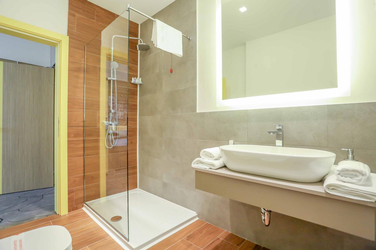 Bathroom 7