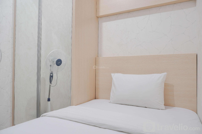 Bedroom 2, Comfort and Warm 2BR Parkland Avenue By Travelio, South Tangerang