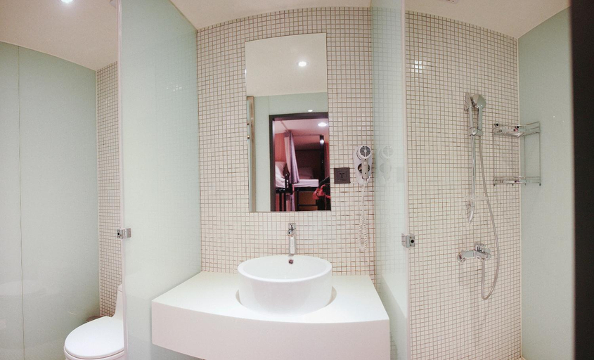 Bathroom 13